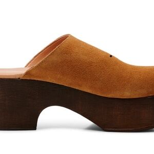 Shoe The Bear Dixie Clog Suede Tan